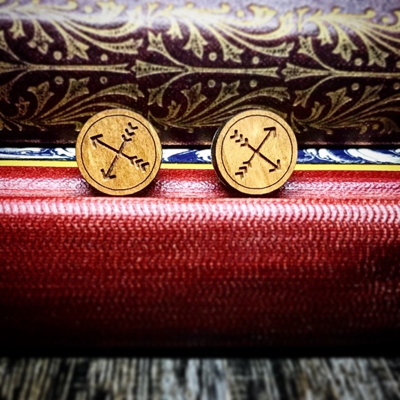 Laser Cut Wooden Arrow Earrings - Picture 1 of 3